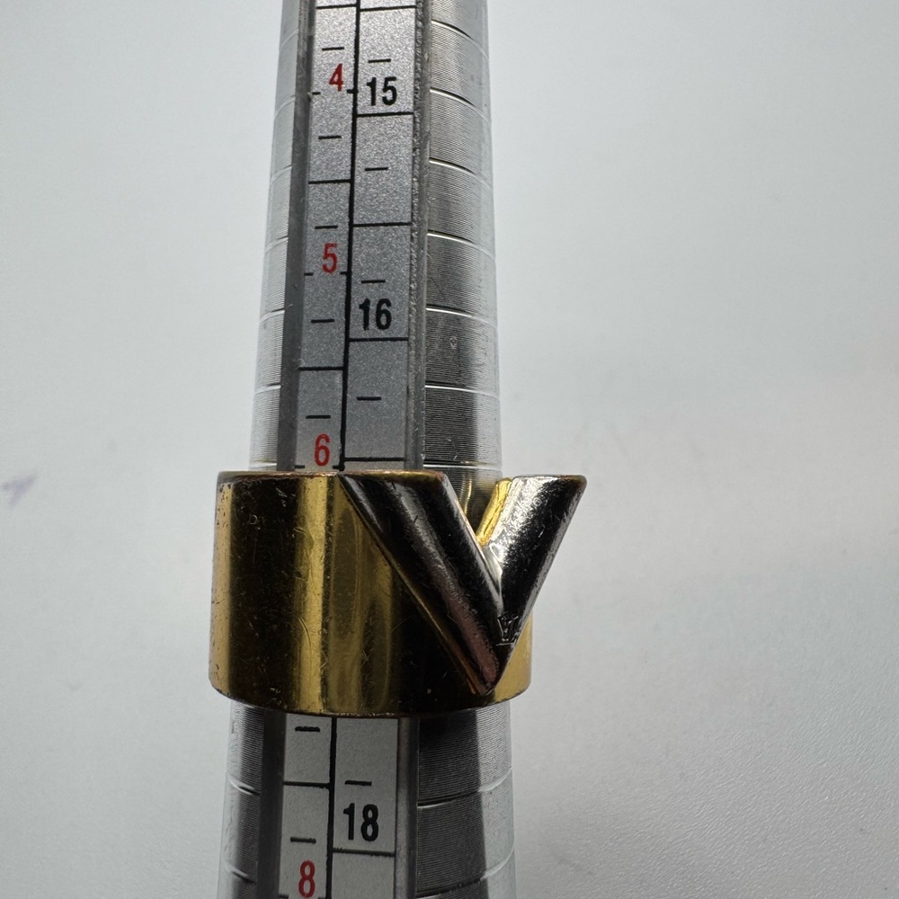 Gorgeous Rare Louis Vuitton Essential Ring Size 6 (Model: ldhh205 g7600752 - Picture 4 of 13
